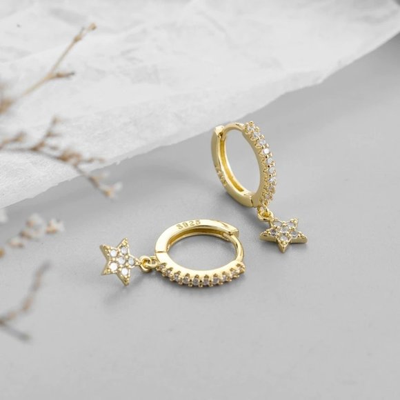 *NEW Gold Diamond Star Drop Huggie Hoop Earrings - Picture 6 of 8